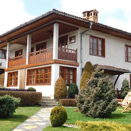 Family Vacation Topolnitza 펜션 코프리브시티차